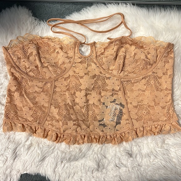 PrettyLittleThing Brown Crochet Halterneck Crop Top - Size 2X - Picture 4 of 8